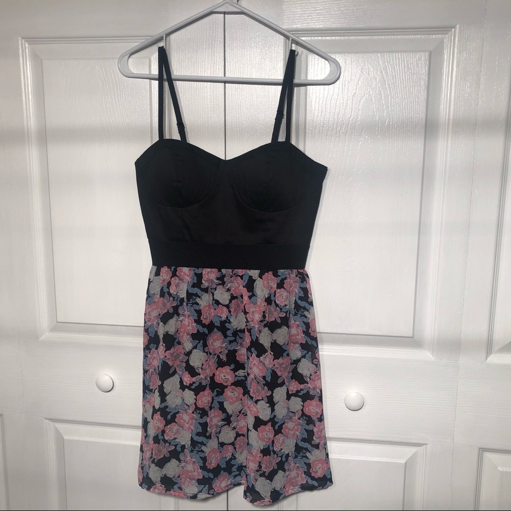 Guess Dress M short NWOT